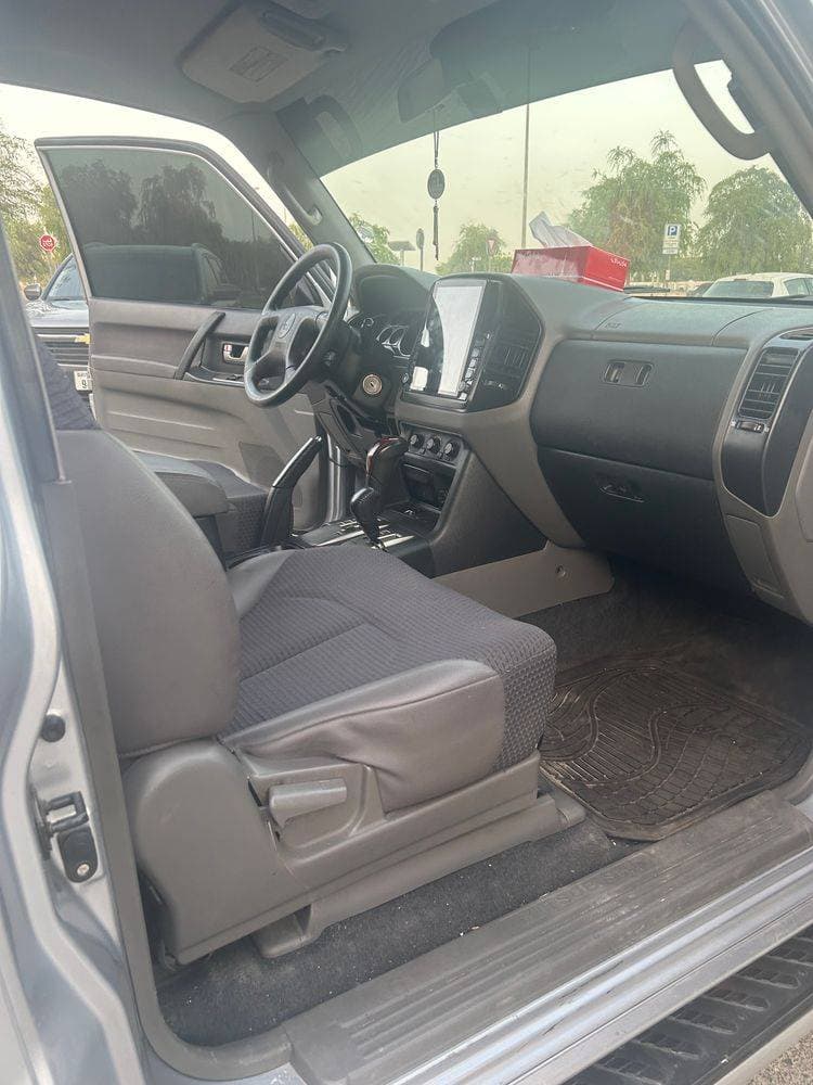 2004 Mitsubishi Pajero thumbnail 3