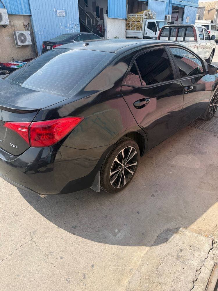2019 Toyota Corolla thumbnail 2