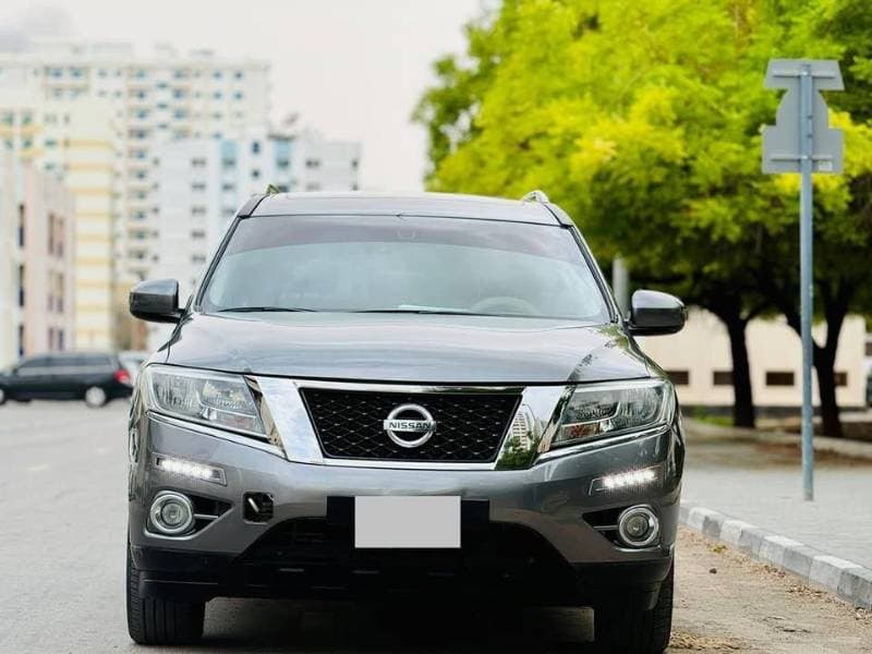 2015 Nissan Pathfinder thumbnail 2