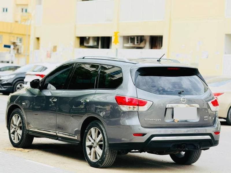 2015 Nissan Pathfinder thumbnail 6