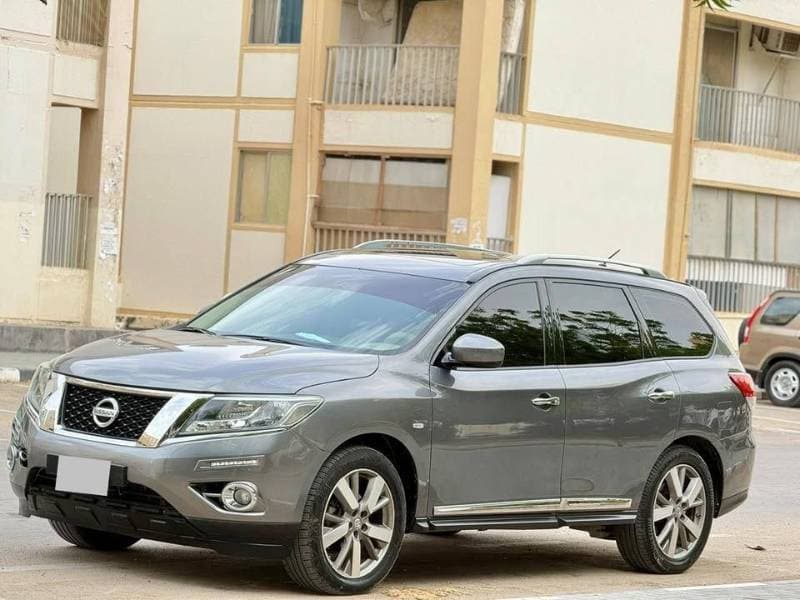 2015 Nissan Pathfinder thumbnail 3