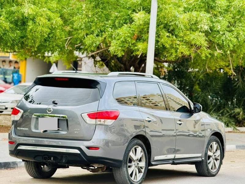 2015 Nissan Pathfinder thumbnail 4