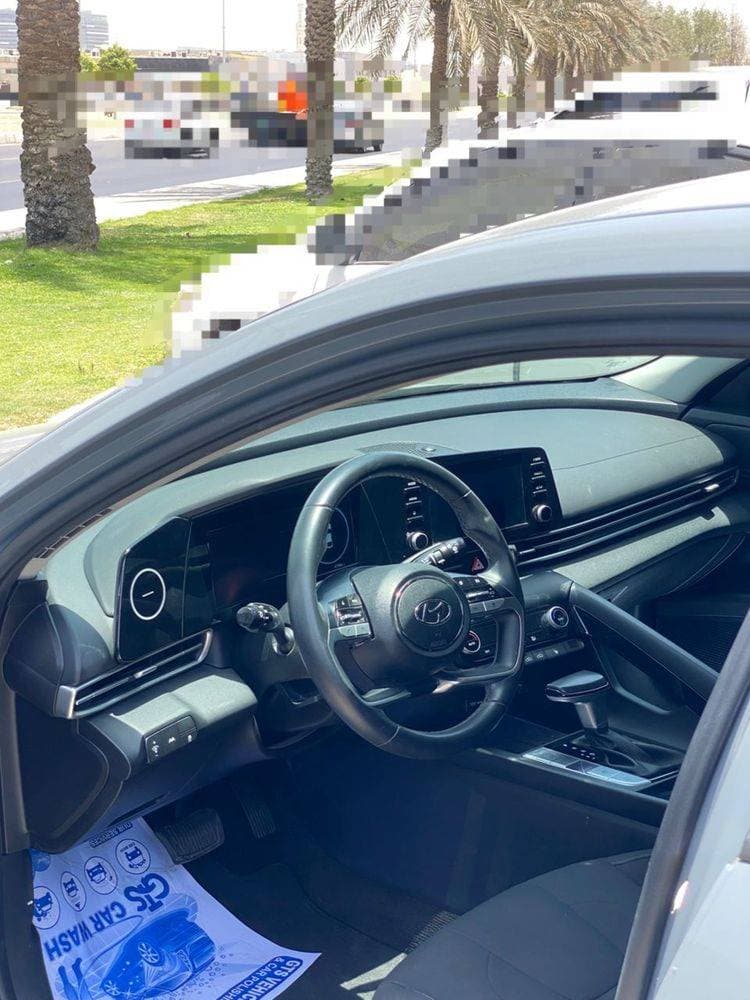 2022 Hyundai Elantra thumbnail 2