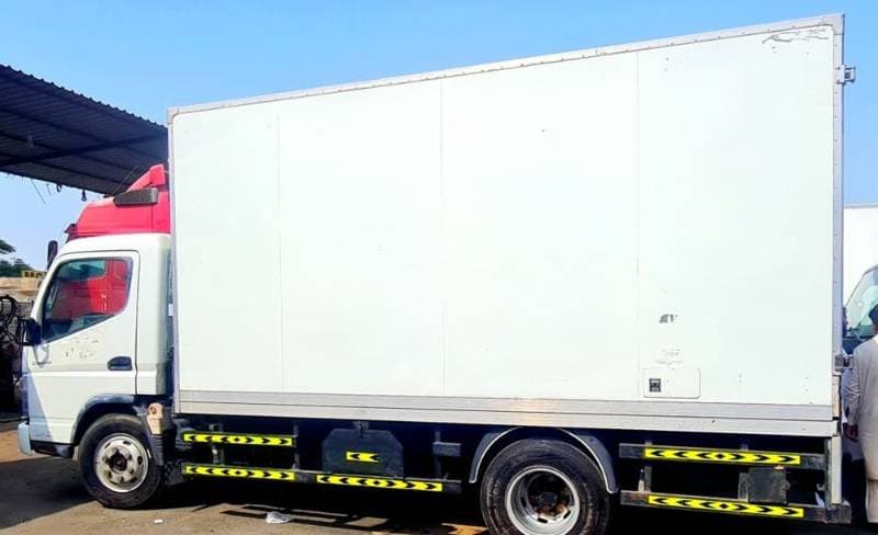 2013 Mitsubishi Canter thumbnail 3