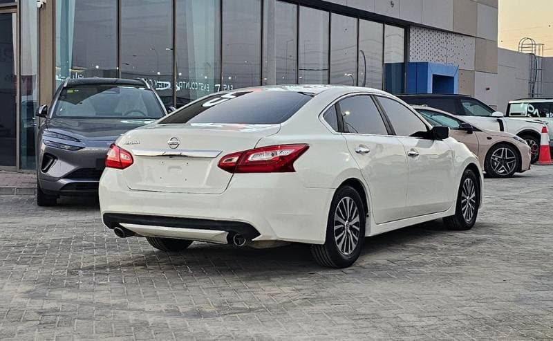 2016 Nissan Altima thumbnail 5