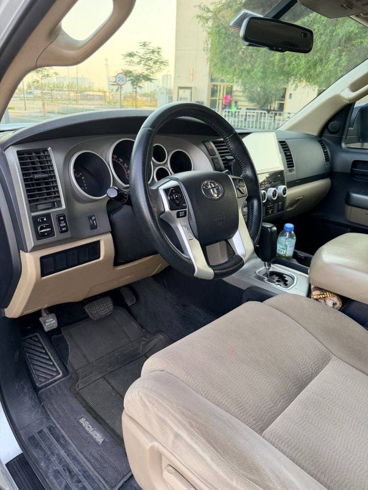 2016 Toyota Sequoia thumbnail 4