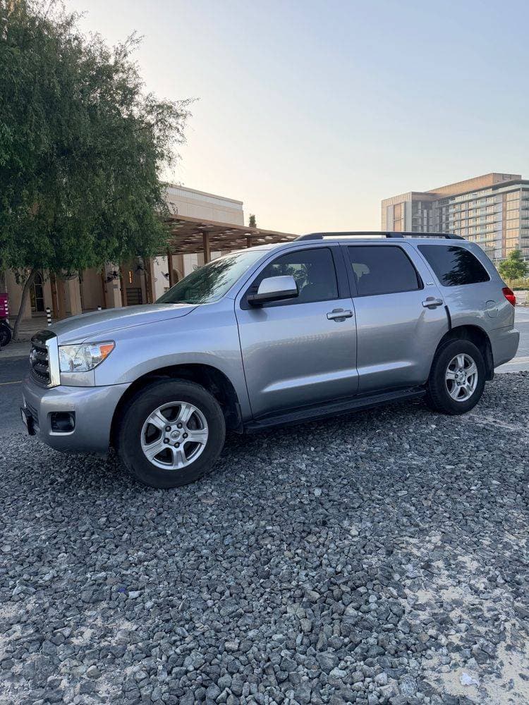 2016 Toyota Sequoia thumbnail 3