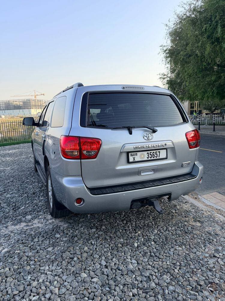 2016 Toyota Sequoia thumbnail 10