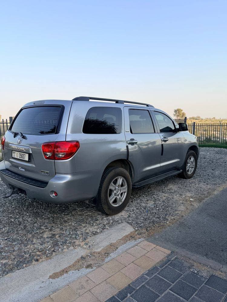 2016 Toyota Sequoia thumbnail 9
