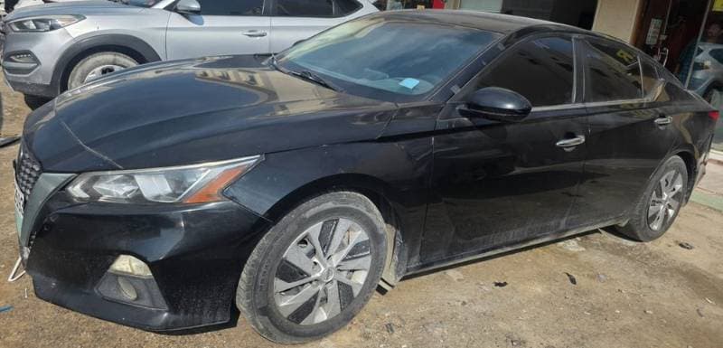2019 Nissan Altima thumbnail 3