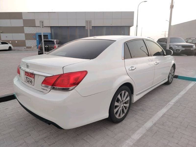 2011 Toyota Avalon thumbnail 2