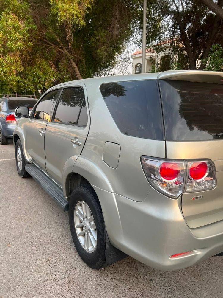 2014 Toyota Fortuner thumbnail 5