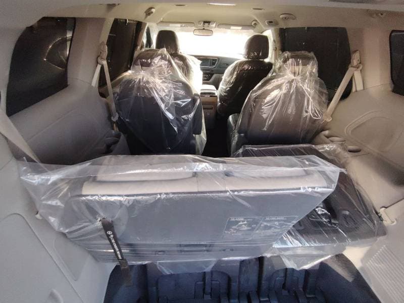 2016 Kia Sedona thumbnail 2
