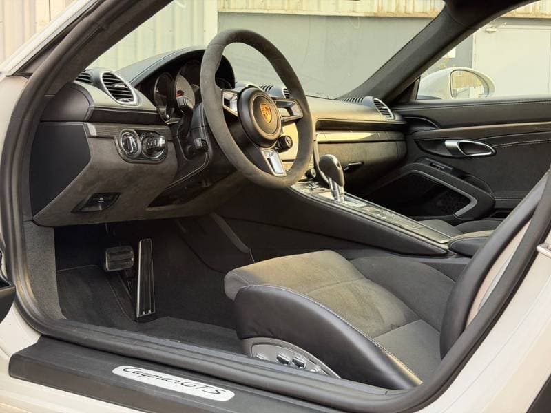 2024 Porsche Cayman thumbnail 10
