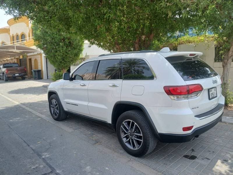 2020 Jeep Grand Cherokee thumbnail 2