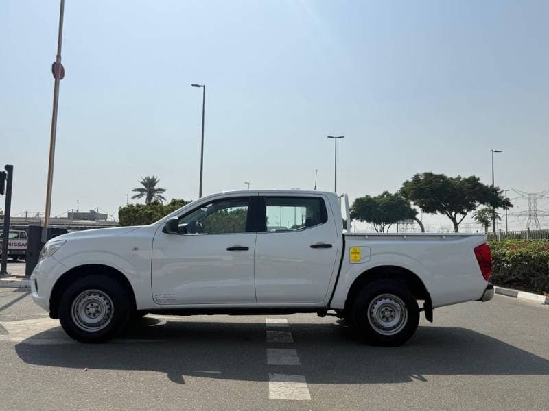 2022 Nissan Navara thumbnail 3