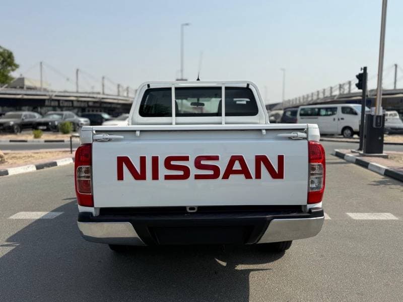2022 Nissan Navara thumbnail 4