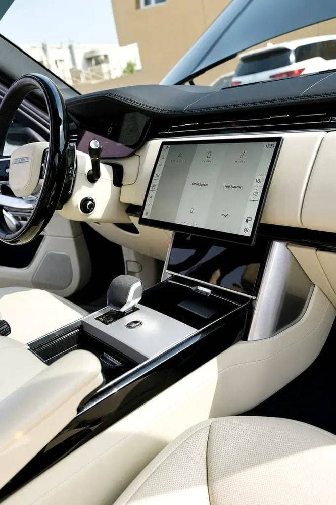 2025 Land Rover Range Rover thumbnail 2