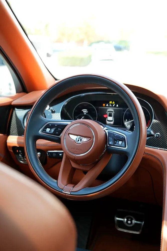 2021 Bentley Bentayga thumbnail 4