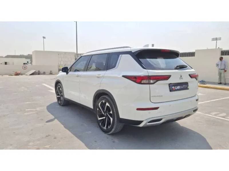 2023 Mitsubishi Outlander thumbnail 7