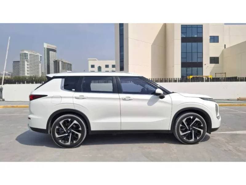 2023 Mitsubishi Outlander thumbnail 8
