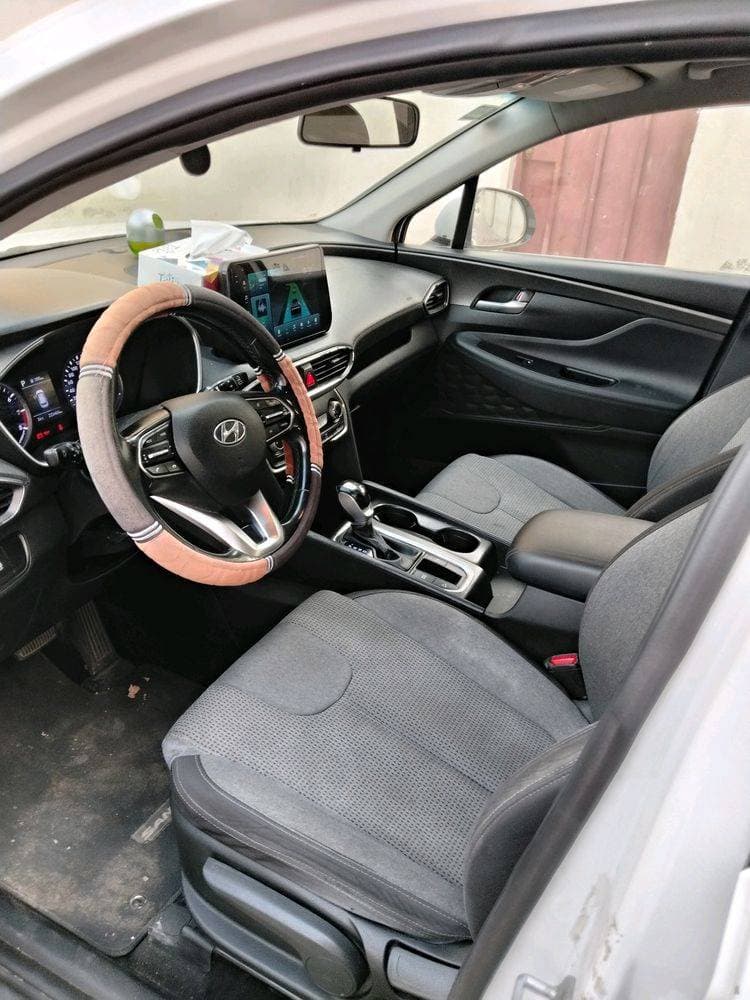 2019 Hyundai Santa Fe thumbnail 4