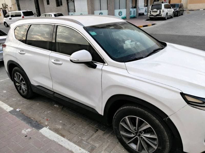2019 Hyundai Santa Fe thumbnail 3