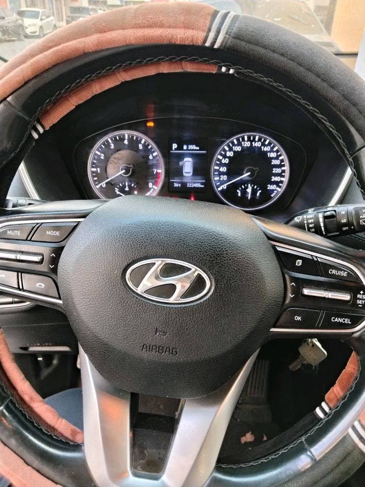 2019 Hyundai Santa Fe thumbnail 5