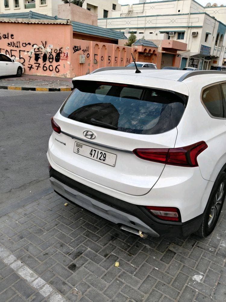 2019 Hyundai Santa Fe thumbnail 2