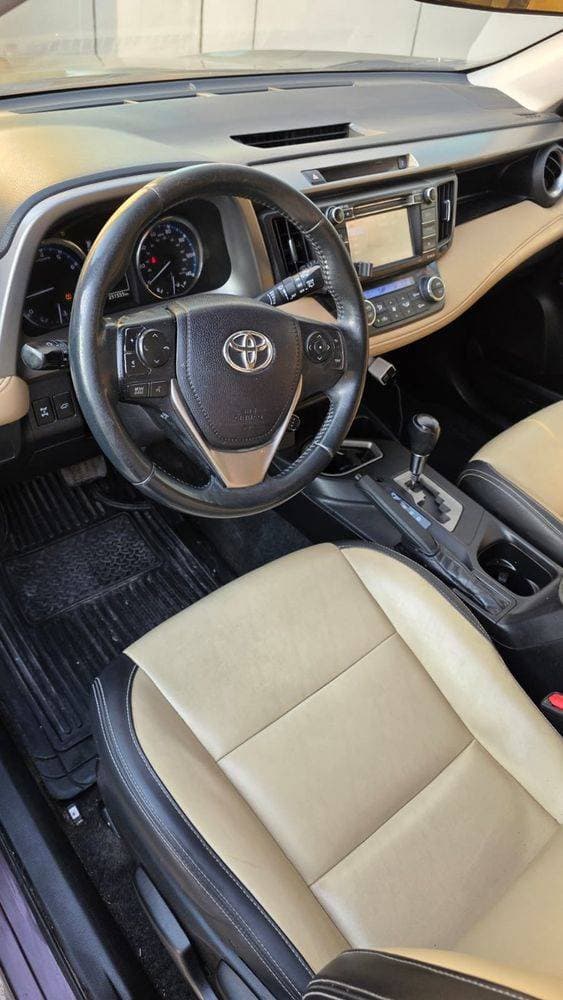 2016 Toyota Rav4 thumbnail 3