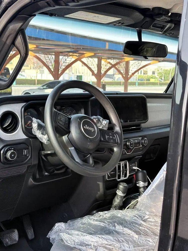 2025 Jeep Wrangler thumbnail 2