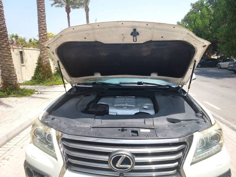 2013 Lexus LX 570 thumbnail 7