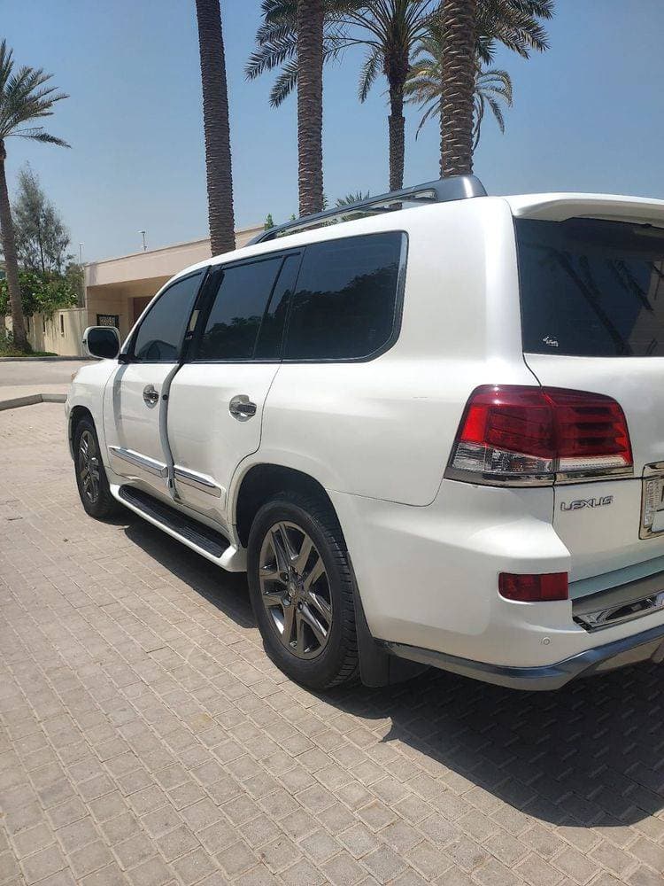2013 Lexus LX 570 thumbnail 6