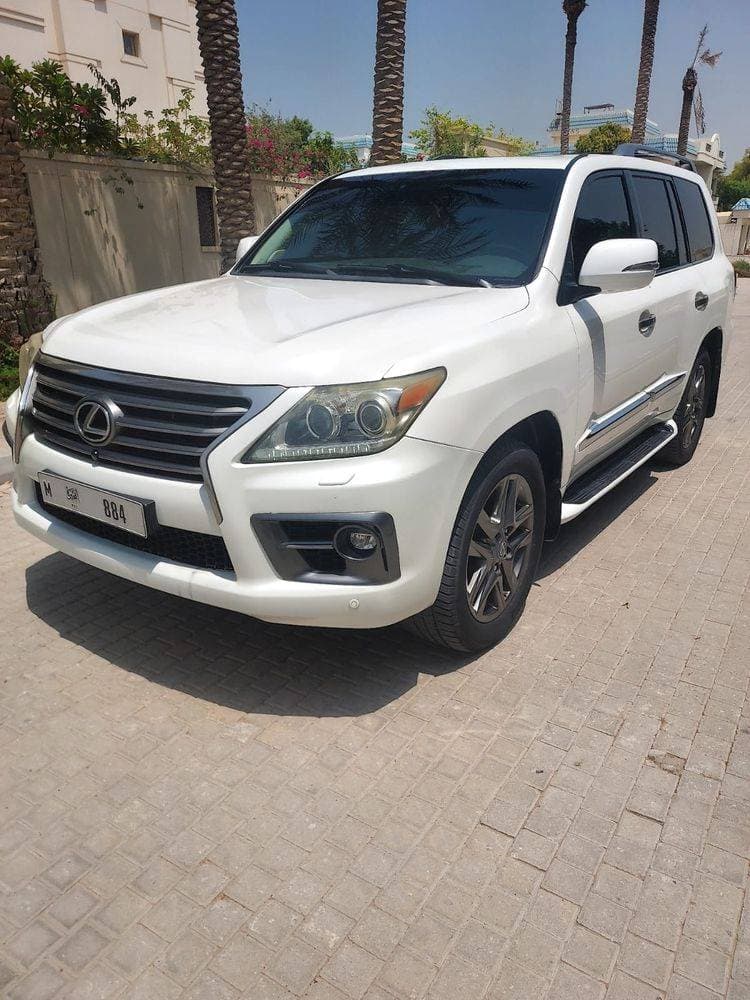 2013 Lexus LX 570 thumbnail 2