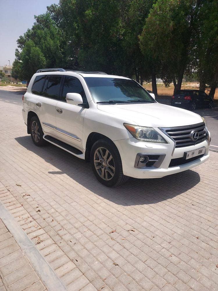 2013 Lexus LX 570 thumbnail 4