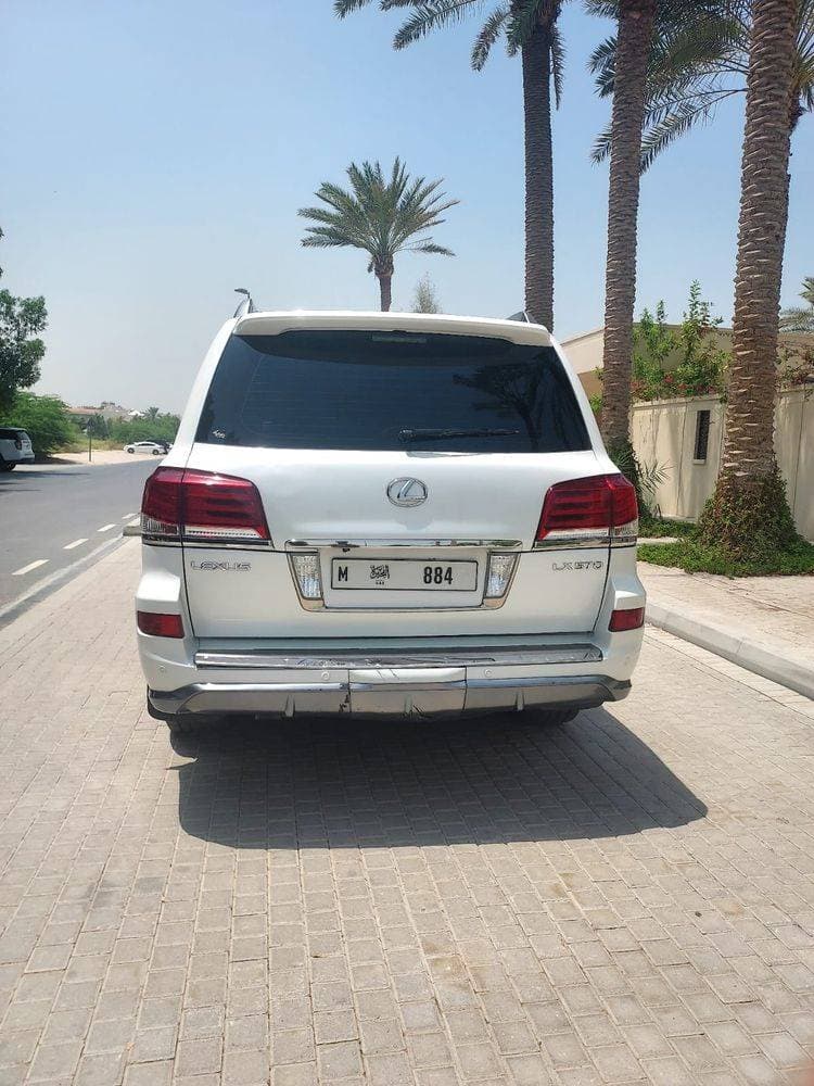 2013 Lexus LX 570 thumbnail 3