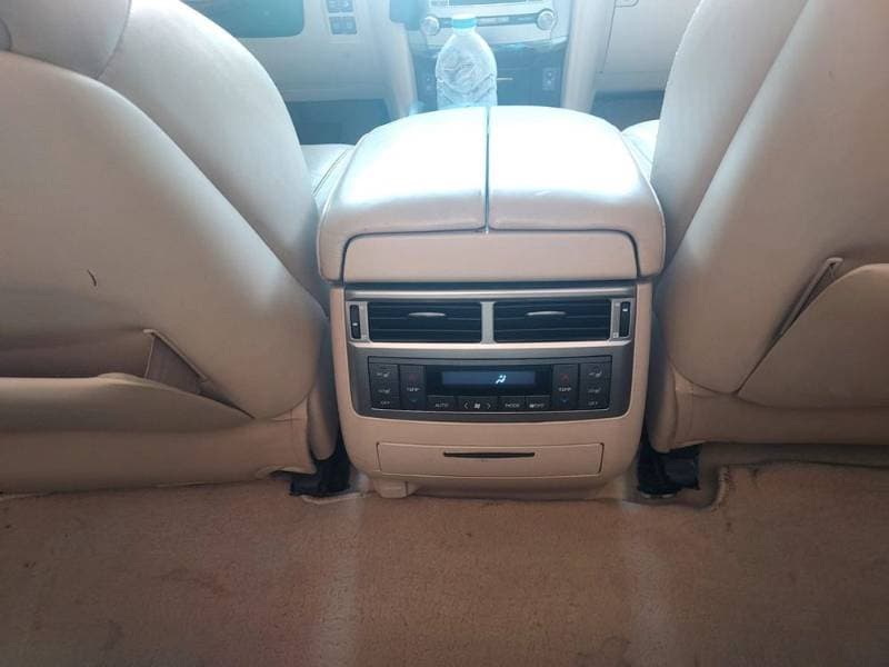 2013 Lexus LX 570 thumbnail 9
