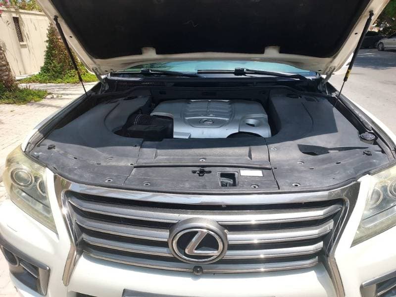 2013 Lexus LX 570 thumbnail 8