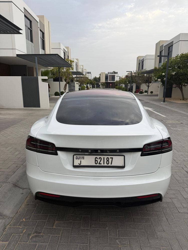 2023 Tesla Model S thumbnail 2