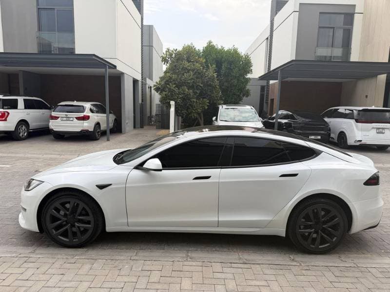 2023 Tesla Model S thumbnail 3