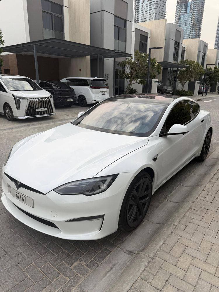 2023 Tesla Model S thumbnail 4