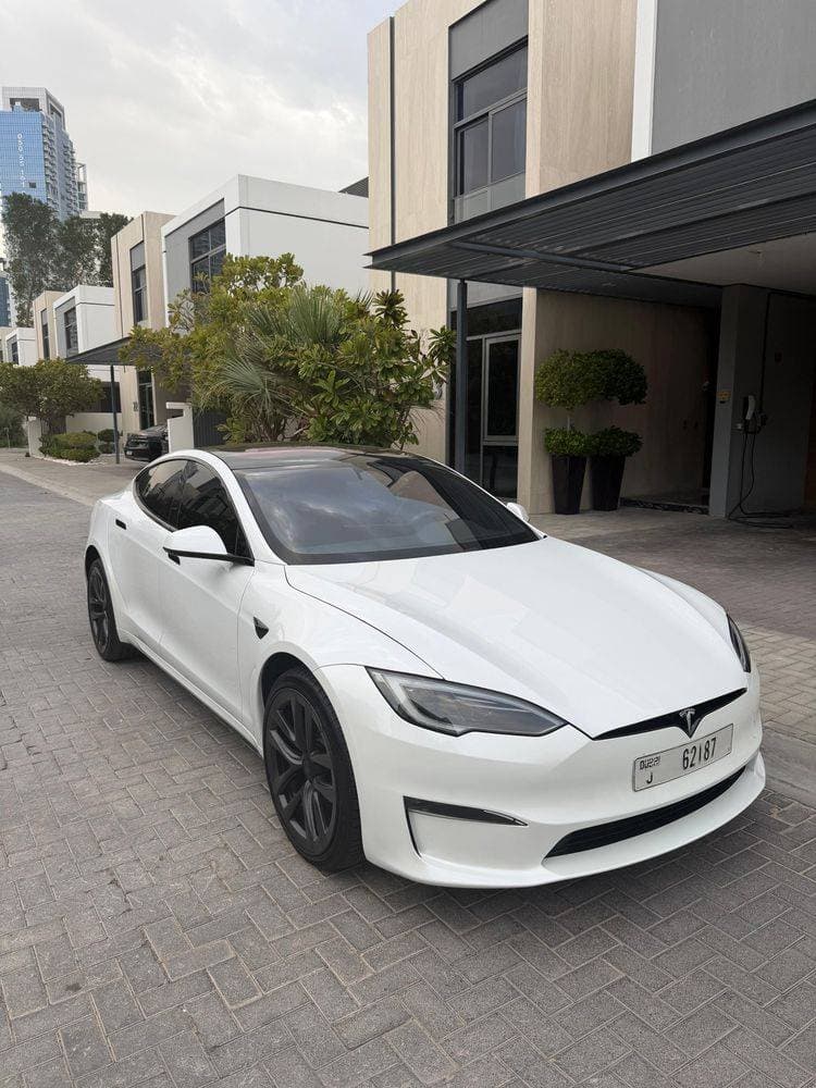 2023 Tesla Model S thumbnail 5