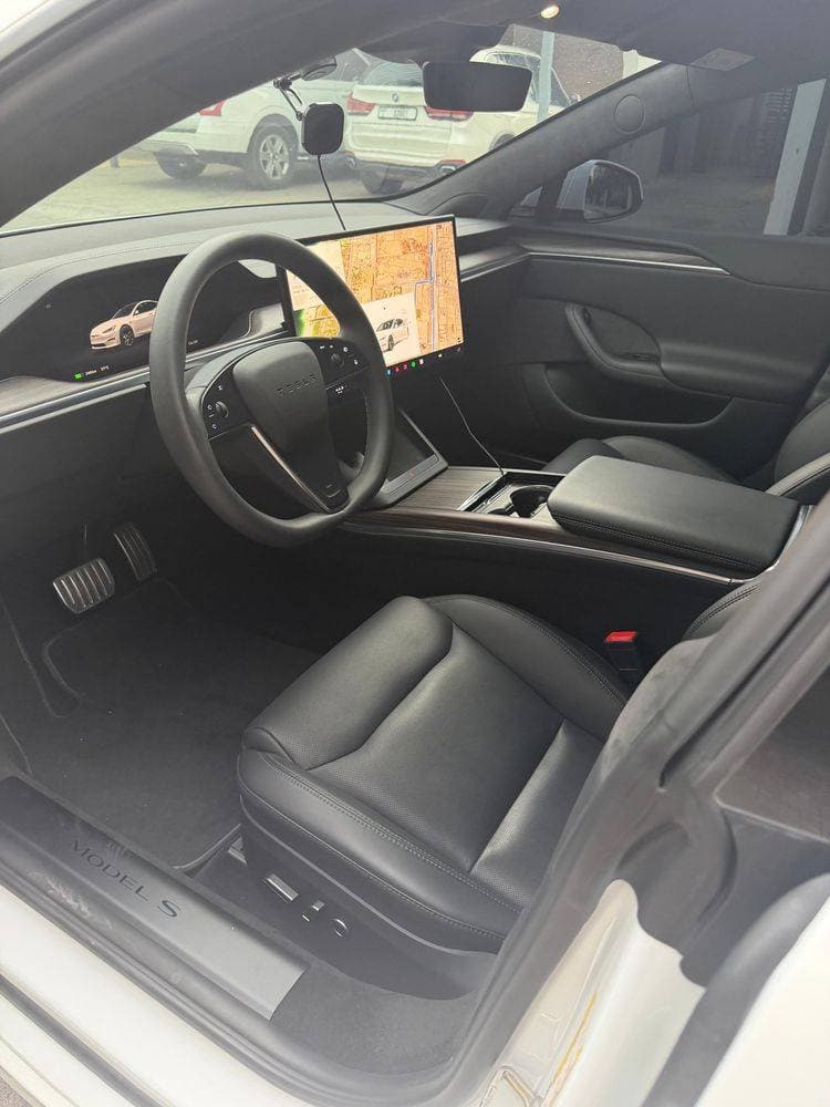 2023 Tesla Model S thumbnail 7