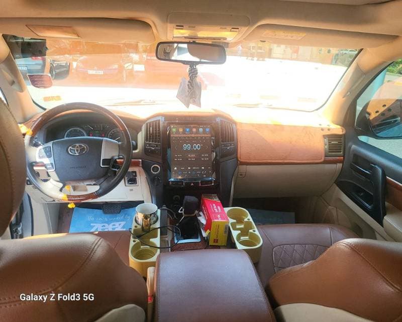 2015 Toyota Land Cruiser thumbnail 4
