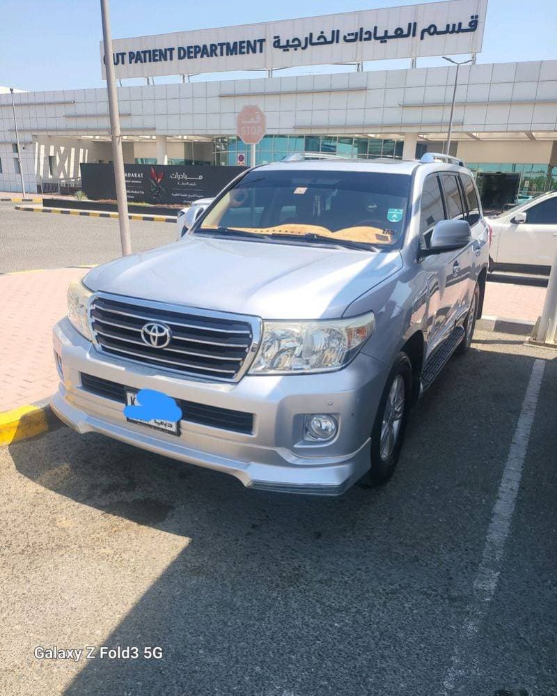 2015 Toyota Land Cruiser thumbnail 2