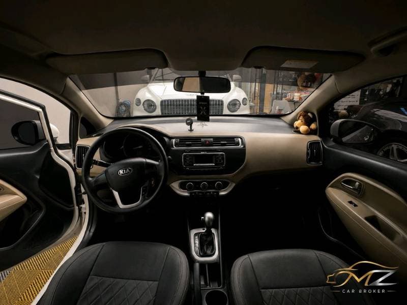 2016 Kia Rio thumbnail 5