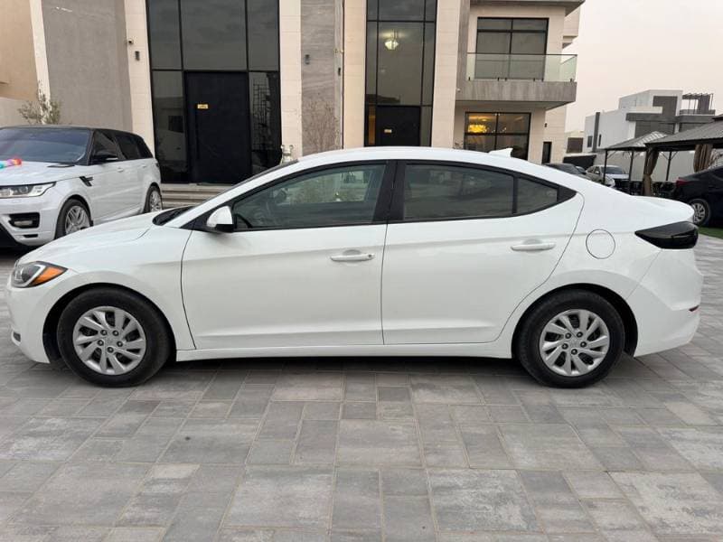 2017 Hyundai Elantra thumbnail 2