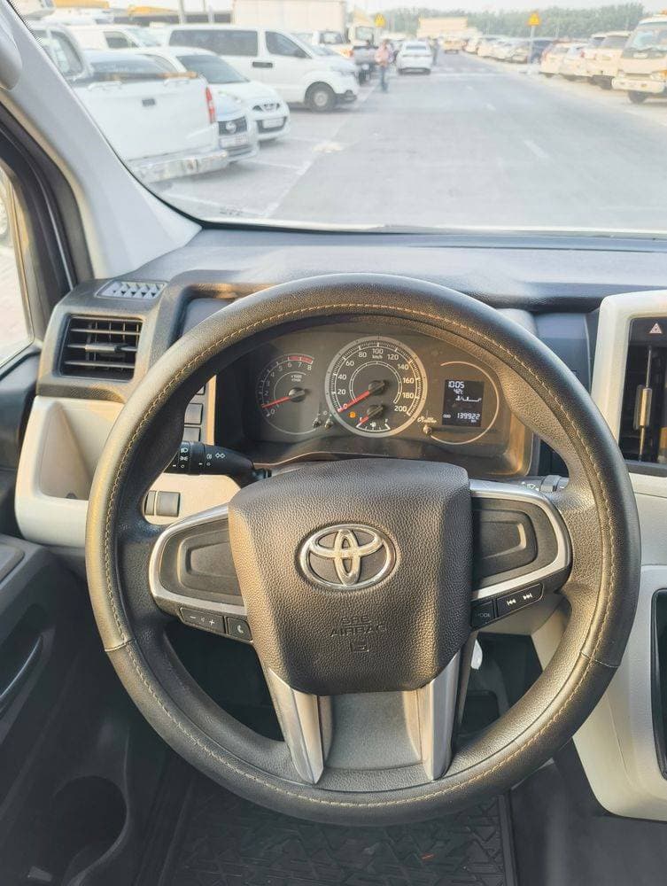 2020 Toyota Hiace thumbnail 5