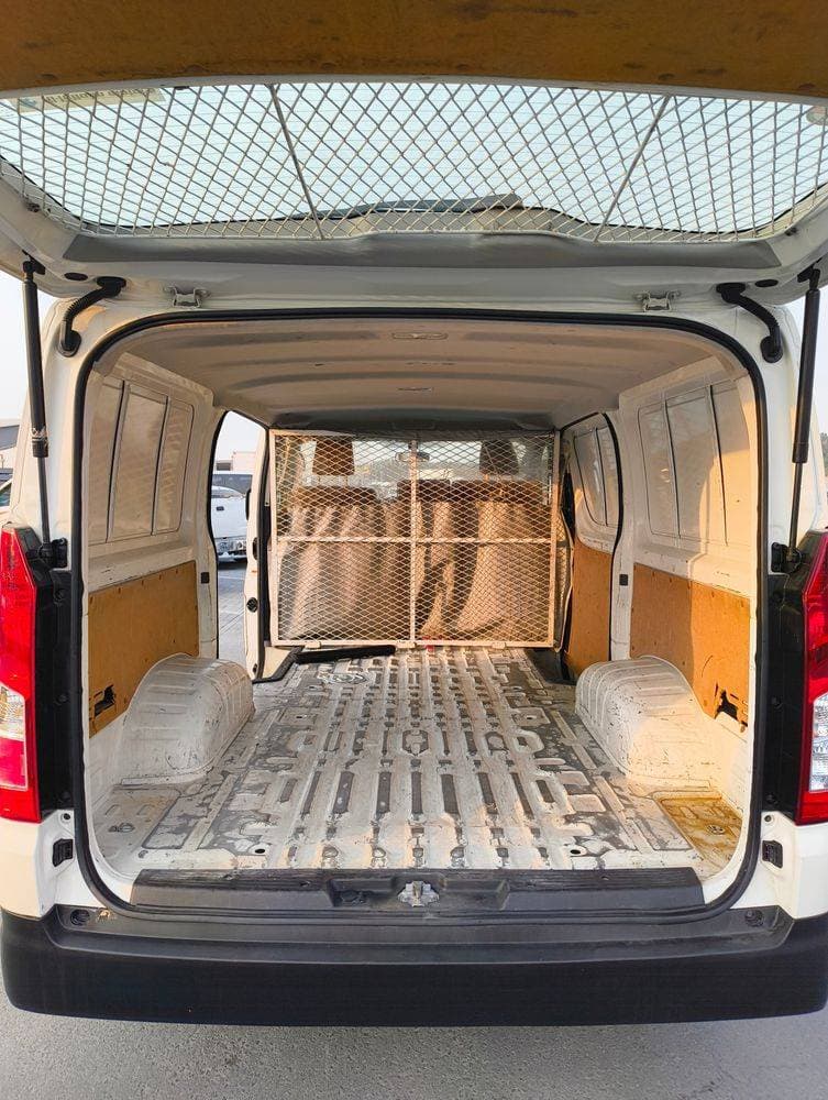 2020 Toyota Hiace thumbnail 3