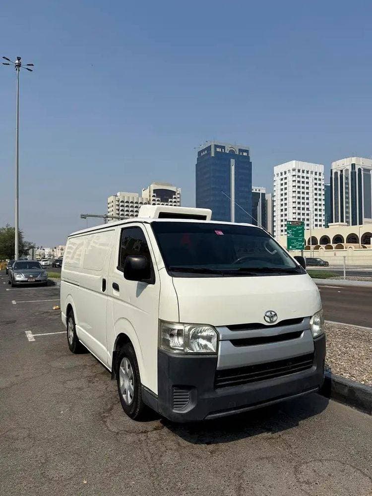 2016 Toyota Hiace thumbnail 3